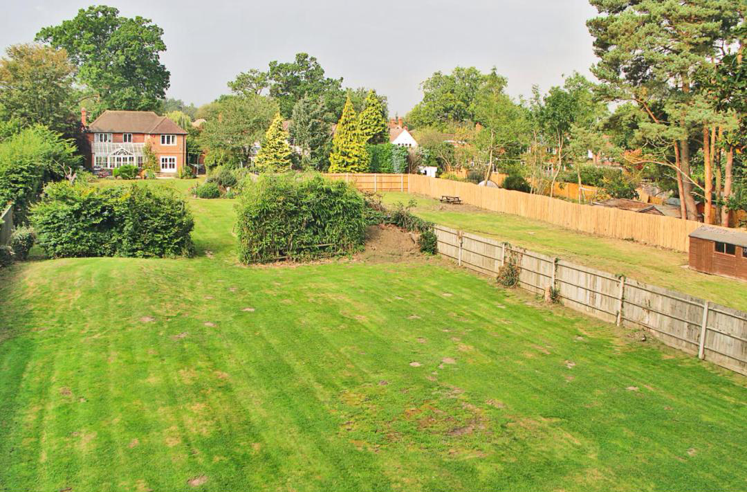 Buying building plots in Berkshire, Hampshire and Surrey Premier